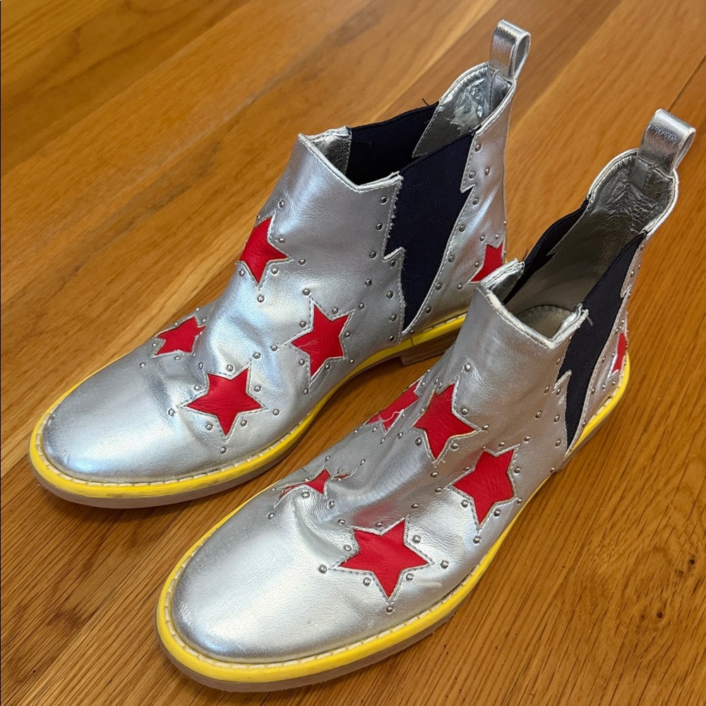 Stella McCartney Silver Boots with Red Stars - Picture 2 of 4